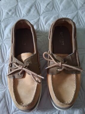 Sperry Leeward Boys Two-Tone Tan and Brown Leather Boat Shoes size 2.5M